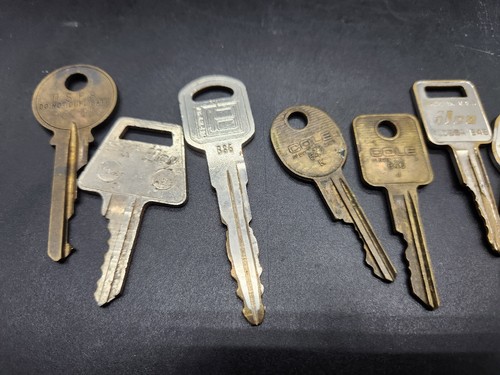 Auto Keys Vintage Ford GM Car Keys Truck Pick Up Aluminum Lot Of 10 - Picture 3 of 3