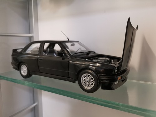 1:18 Pauls Model Art Minichamp BMW E30 M3 Street con embalaje original negro - Imagen 6 de 16