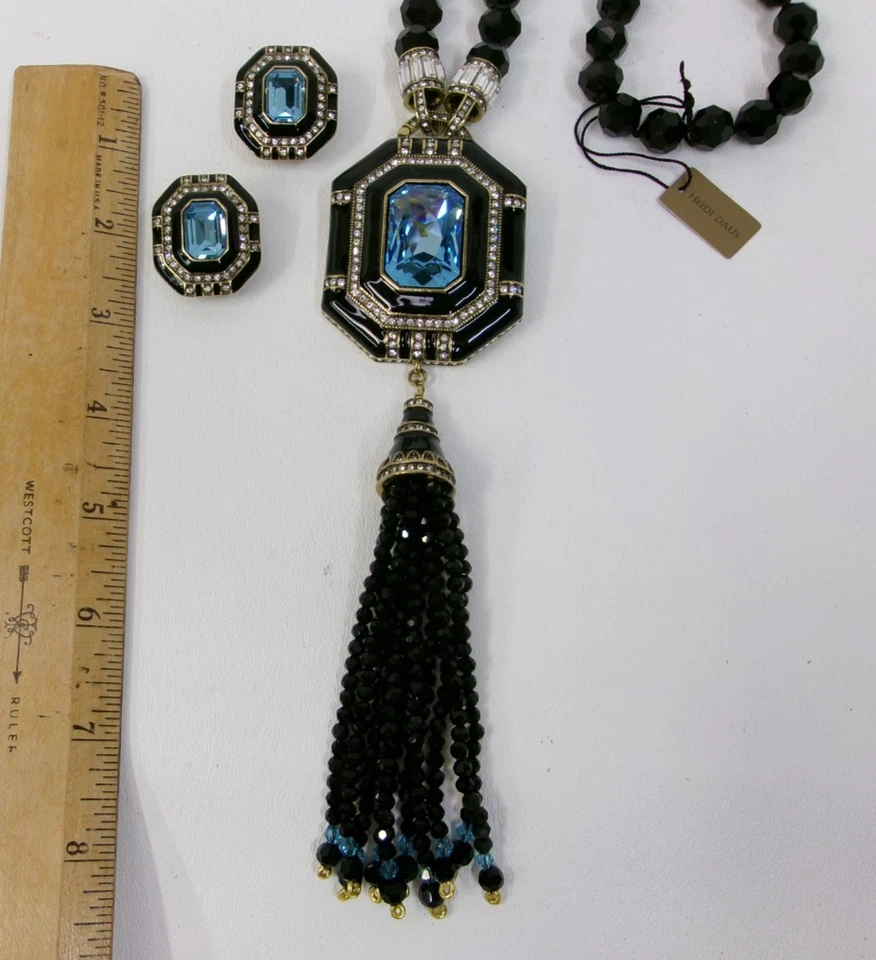 Juego de pendientes colgantes y postes con borla decorativa de vidrio negro Swarovski azul Heidi Daus Foto 3 de 4