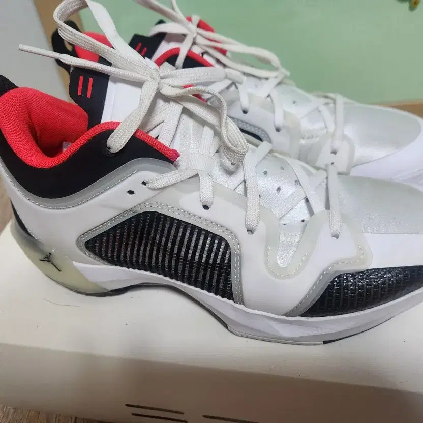 Nike Jordan 37 Low Basketball Shoes Size 275 thumbnail 2