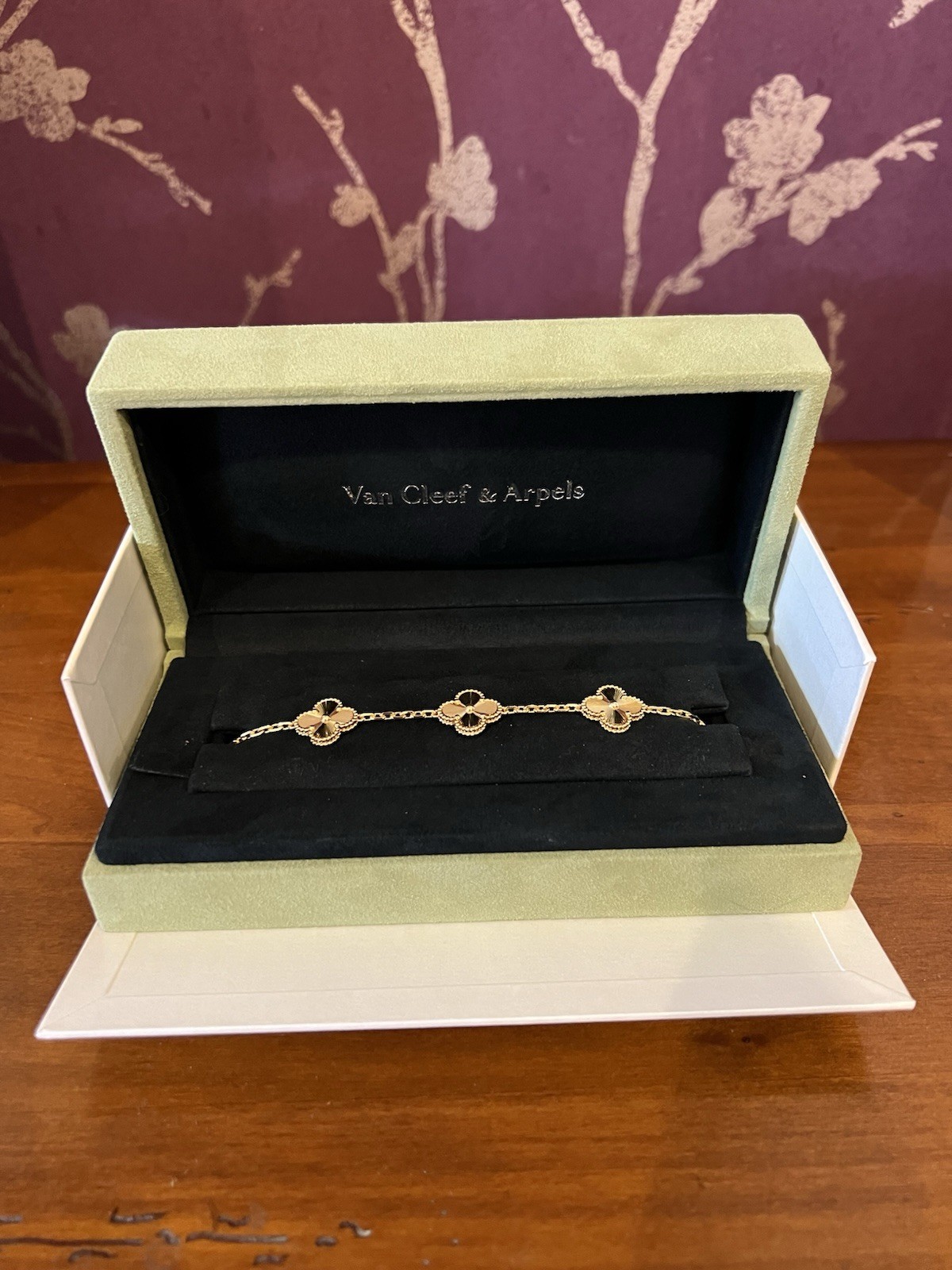 AUTHENTIC Van Cleef & Arpels Alhambra 5-Motif Bracelet Guilloche Yellow Gold 18K