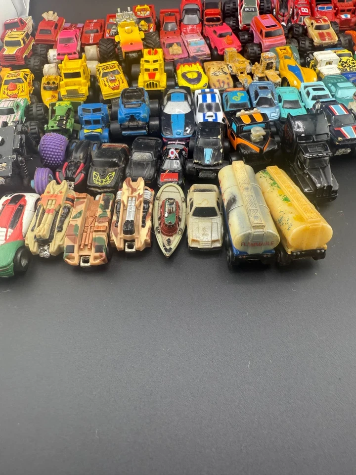 ENORME LOTE VINTAGE Micro Máquinas (100+ Coches Camiones Barcos) Galoob Foto 3 de 4