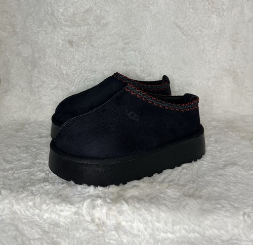 UGG Australia Czarne Przytulne zamszowe kapcie z wielokolorowymi detalami z haftem – UK 4