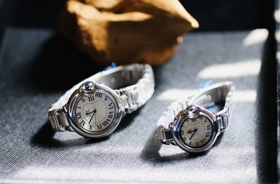 Couple Watches His & Hers Round Roman Numeral Dial Valentine Gift Set Silver