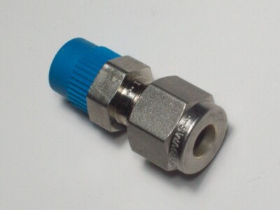 1- Swagelok Stainless Steel Connector Fitting, 1/4'' Tube x 1/8'' MNPT, SS-400-1-2