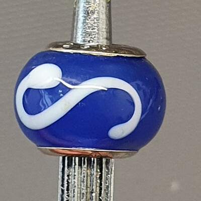 SCHMUCK - Schöner Charm aus blauem Glas und massivem 925er Silber für Armband #53