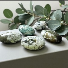 Moss Agate Palm Stone: Nurturing Earth Energy Crystal