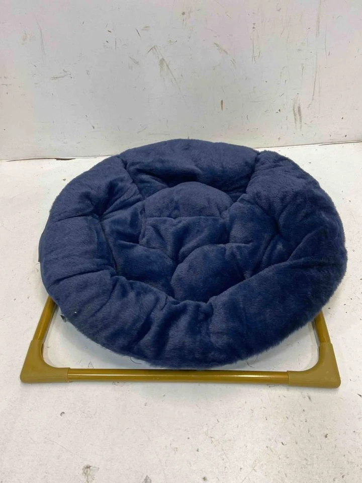 Acogedora mini silla platillo plegable Flash Furniture Gwen para niños Foto 3 de 4