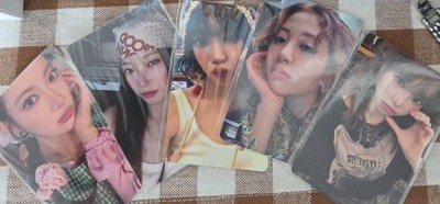 LE SSERAFIM MOM'S TOUCH PIZZA SPAGHETTI OFFICIAL POB PHOTOCARD