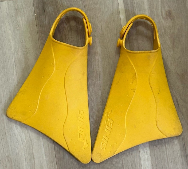 FINIS Kids Fishtail Learn-to-Swim Fins, Yellow, US Junior 6-11 (Adjustable)