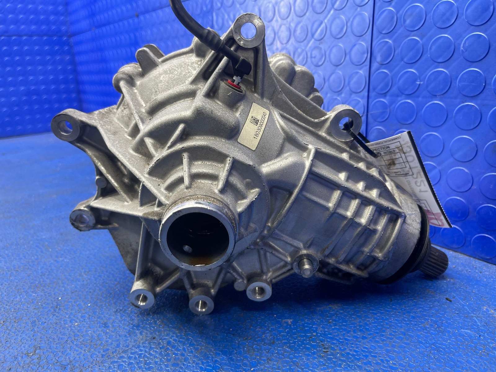 2017-2022 MASERATI LEVANTE AWD FRONT DIFFERENTIAL AXLE CARRIER 670032183