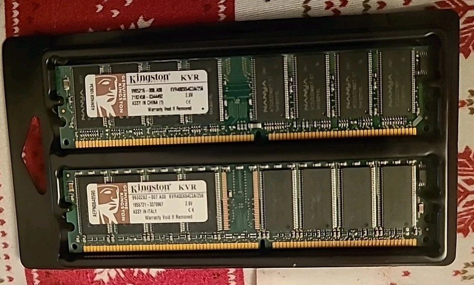 2 Kingston ValueRAM 256MB DDR 400MHz DIMM Memory (KVR400X64C3A/256) - Image 2 of 2