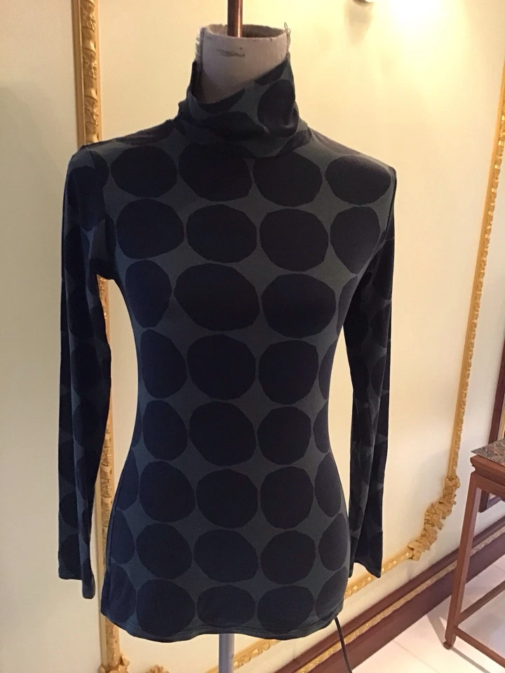 Camiseta Uniqlo HEATTECH Cuello Alto Manga Larga Talla Mediana Negra/Oliva Foto 2 de 4