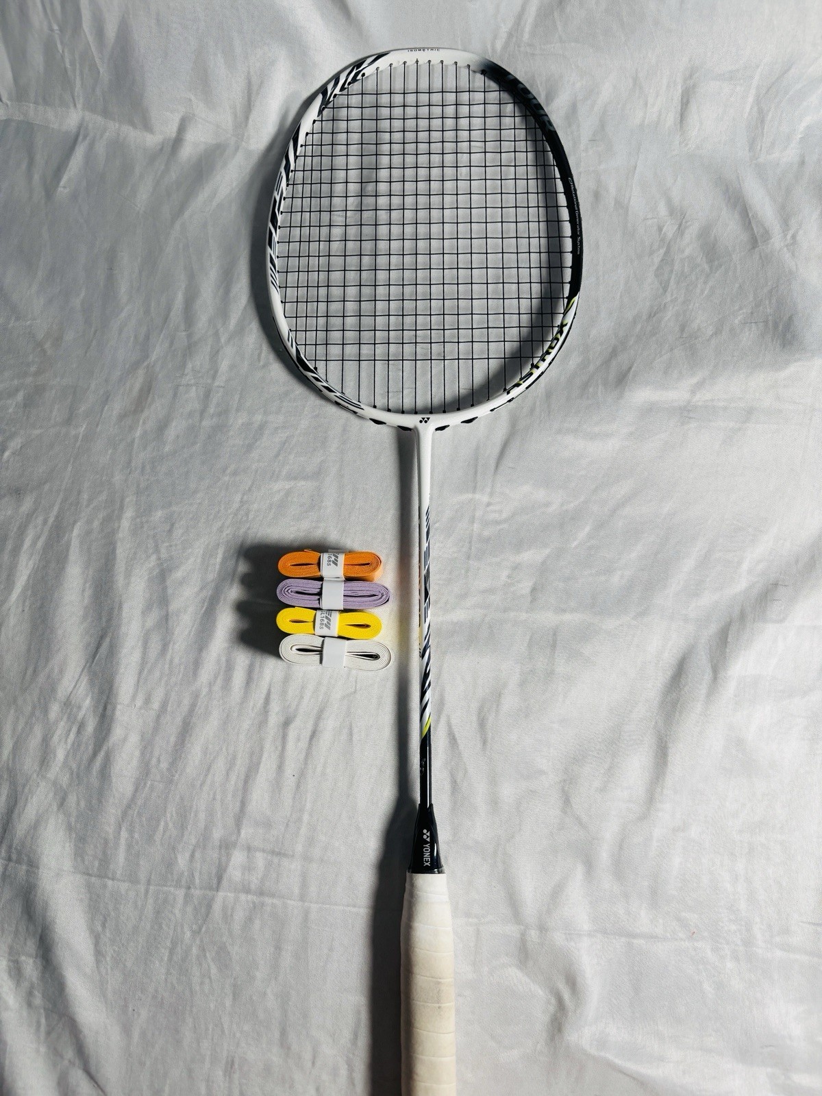 Yonex Astrox 99tour 4UG5 Badminton rackets with strings 26lbs with grips