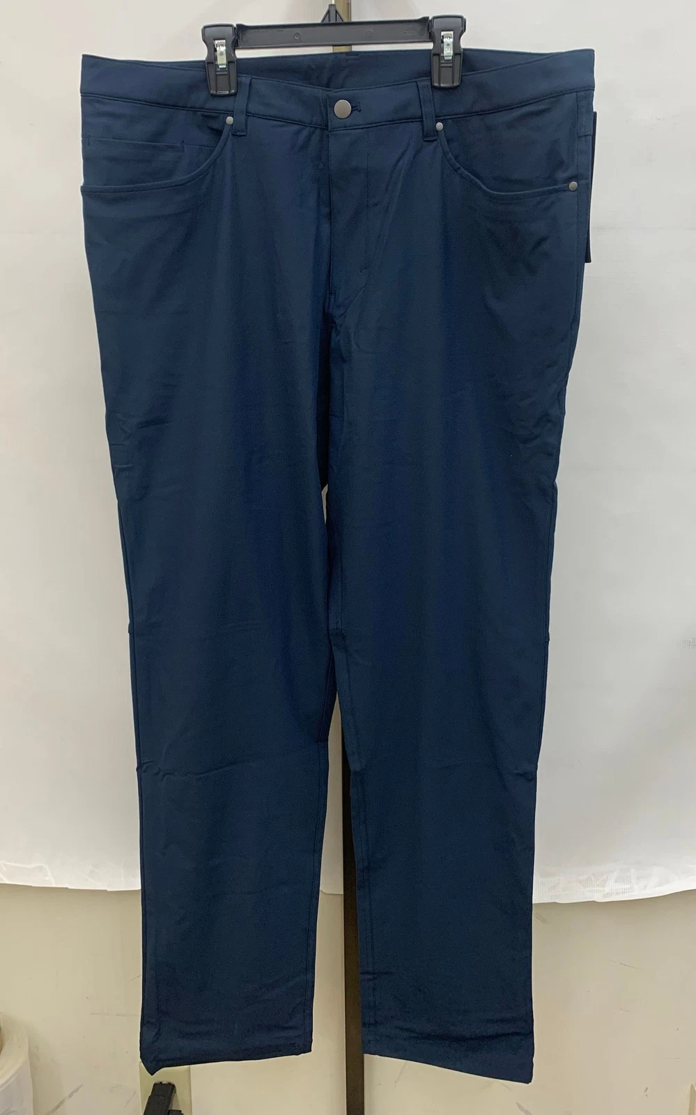 Lululemon ABC Pant Classic Size 38 34"L 5 Pocket Straight Fit Pants True Navy
Opens in a new window