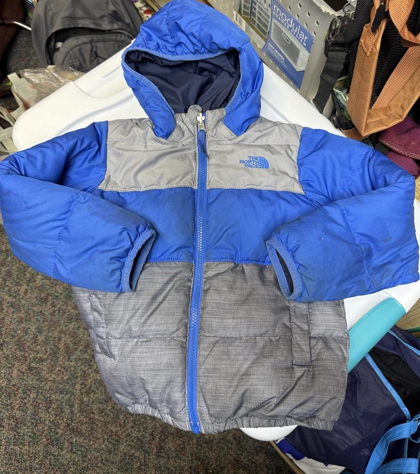 Chaqueta reversible con cremallera azul The North Face para niños pequeños 5 Foto 2 de 4