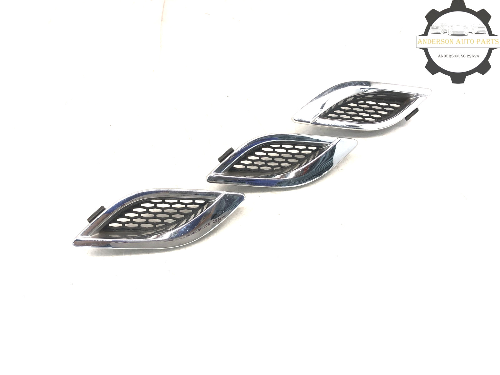 2014-2020 MASERATI QUATTROPORTE RIGHT PASS FRONT FENDER VENT GRILL TRIM X3 OEM