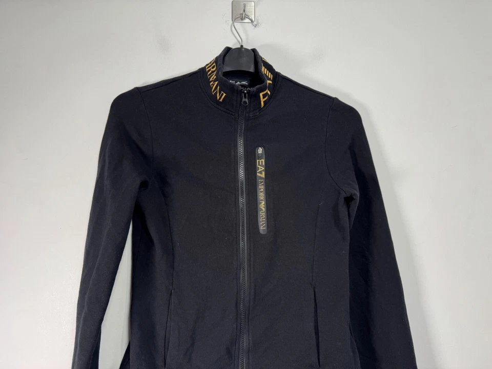Chaqueta Emporio Armani EA7 Mujer Pequeña Negra Cremallera Bolsillo Manga Larga Chándal Prenda para el torso Foto 3 de 4