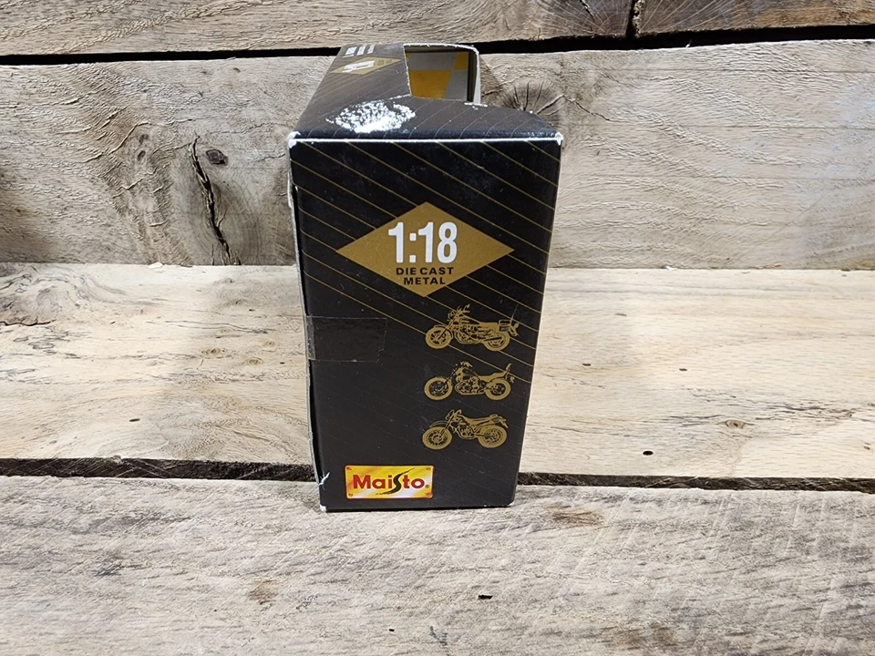1997 Maisto Special Edition Green 1942 Indian 442 Motorcycle 1:18 - Image 3 of 4