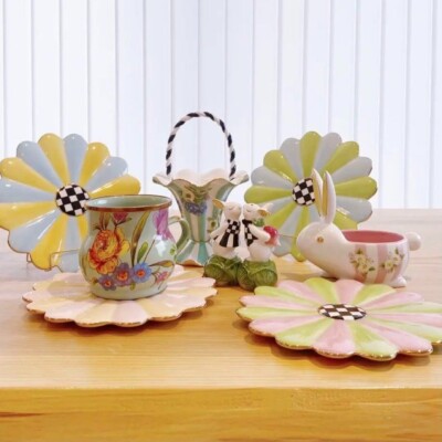 MacKenzie-Childs Flower Rabbit Teller Set Discontinued Handbemalt New York