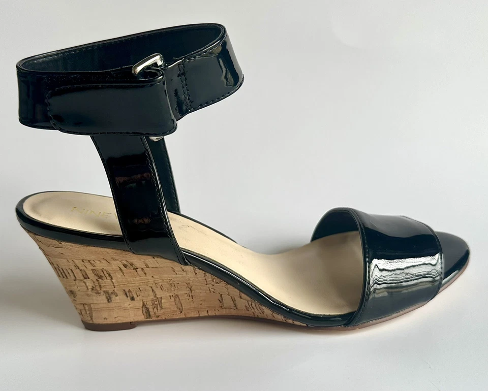 Sandalias Nine West Riley Mujer 9.M Negro Patente Look Hechas por el Hombre Cuña Correa al Tobillo Foto 4 de 4