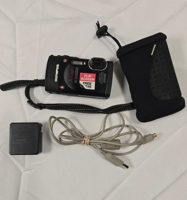 OLYMPUS Tough TG-850 Stylus Waterproof Digital Camera Flip Up Screen + 32gb SD