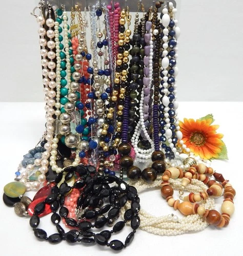 VINTAGE TO NOW COSTUME/ CRAFT BEADED JEWELRY NECKLACE LOT,  MIXED MATERIALS