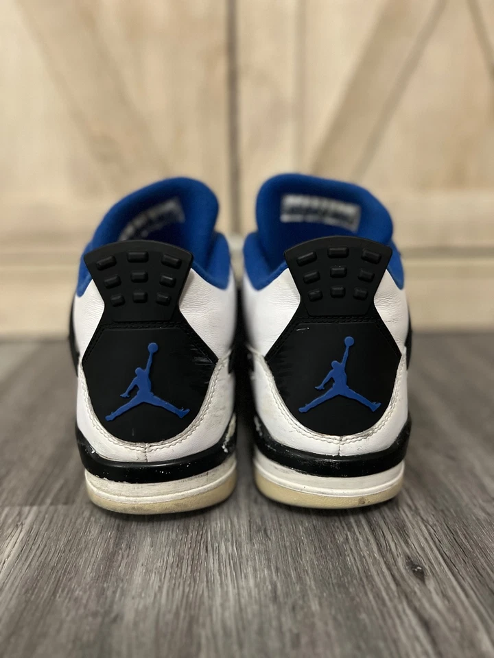 Talla 9.5 - Jordan 4 Retro Mid Motorsports Foto 4 de 4