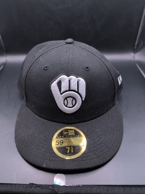 New Era 59Fifty  Cap Basic Milwaukee Brewers Black on Black Fitted Hat  7  5/8