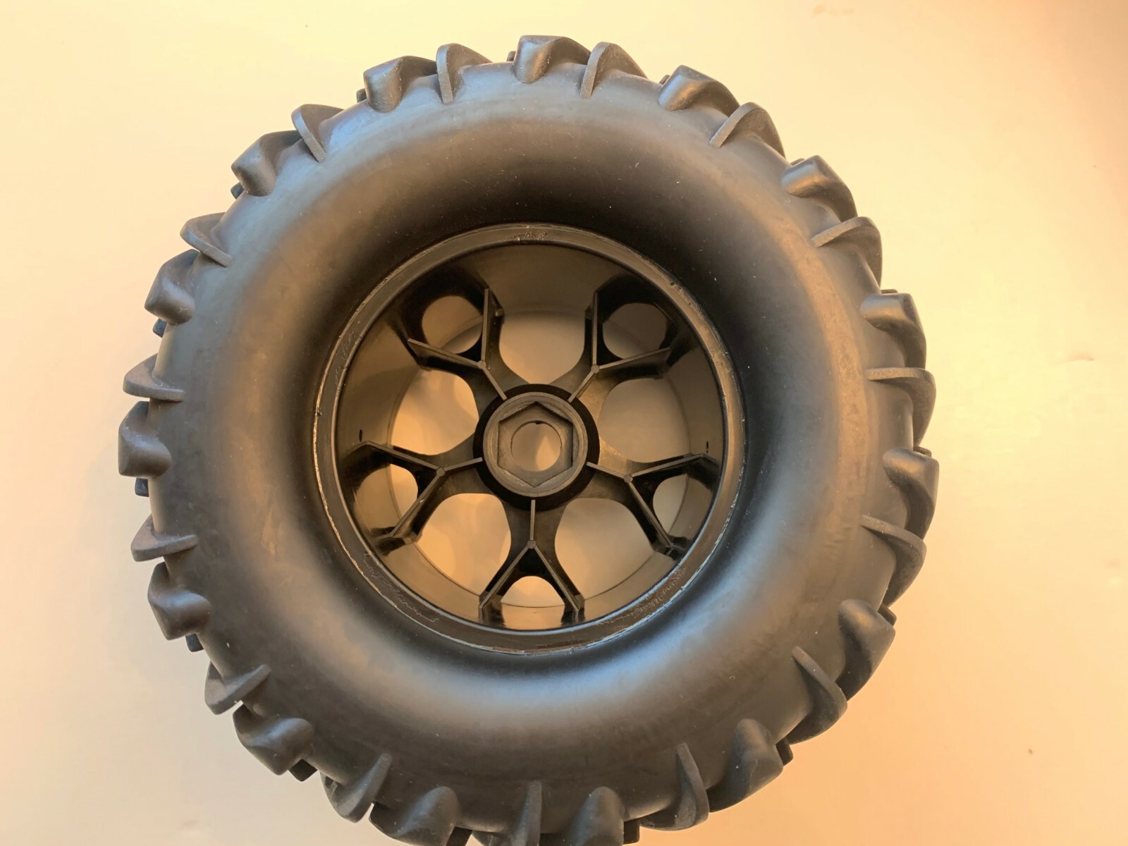 4PCS RC Car Off Road Monster Truck Tires Hex 17mm Wheels 160 mm Glued (36932)