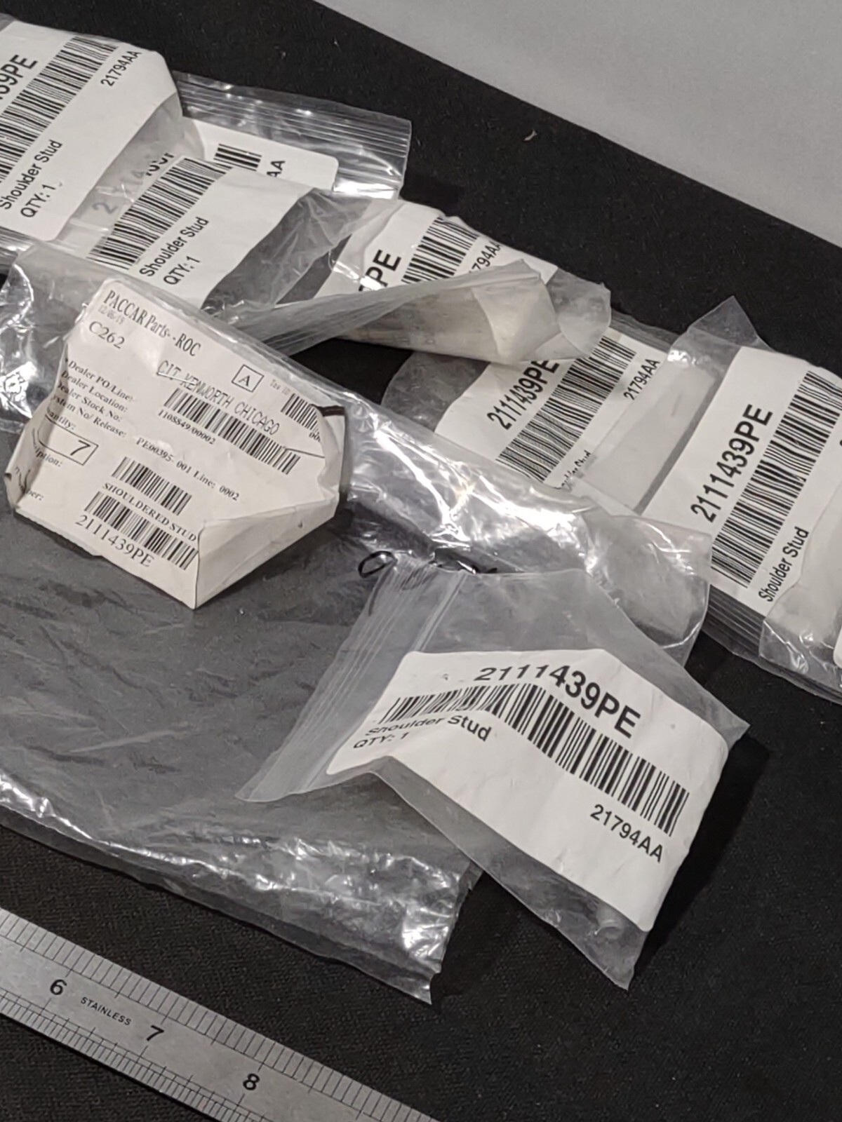 NEW GENUINE PACCAR 2111439PE COMMERICAL TRUCK ENGINE SHOULDER STUD 
