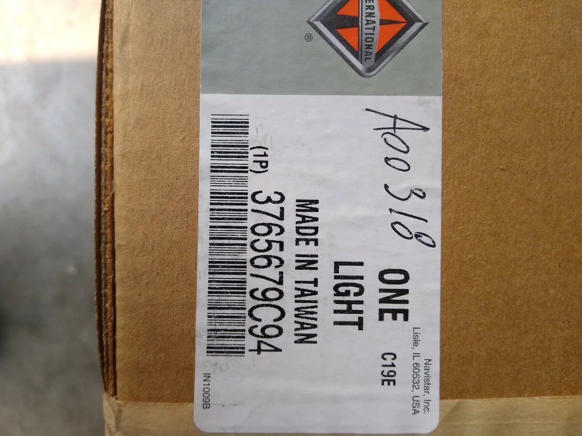 NAVISTAR INTERNATIONAL HEAD LIGHT ASSY. LEFT#3765679C94/RIGHT 