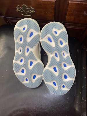 Size adidas Yeezy Boost 700 V3 Azael