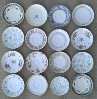 MINTON - AUSWAHL AN BONE CHINA UNTERTASSEN (OHNE TASSEN).