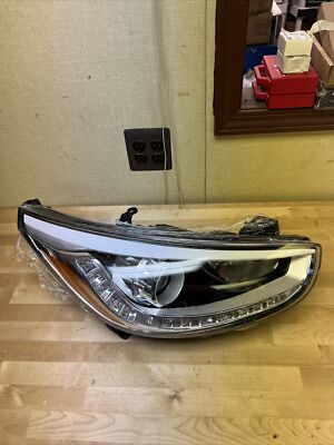 TYC 20-9683-00 Passenger Side Replacement Headlight Fits 12-17 Hyundai Accent