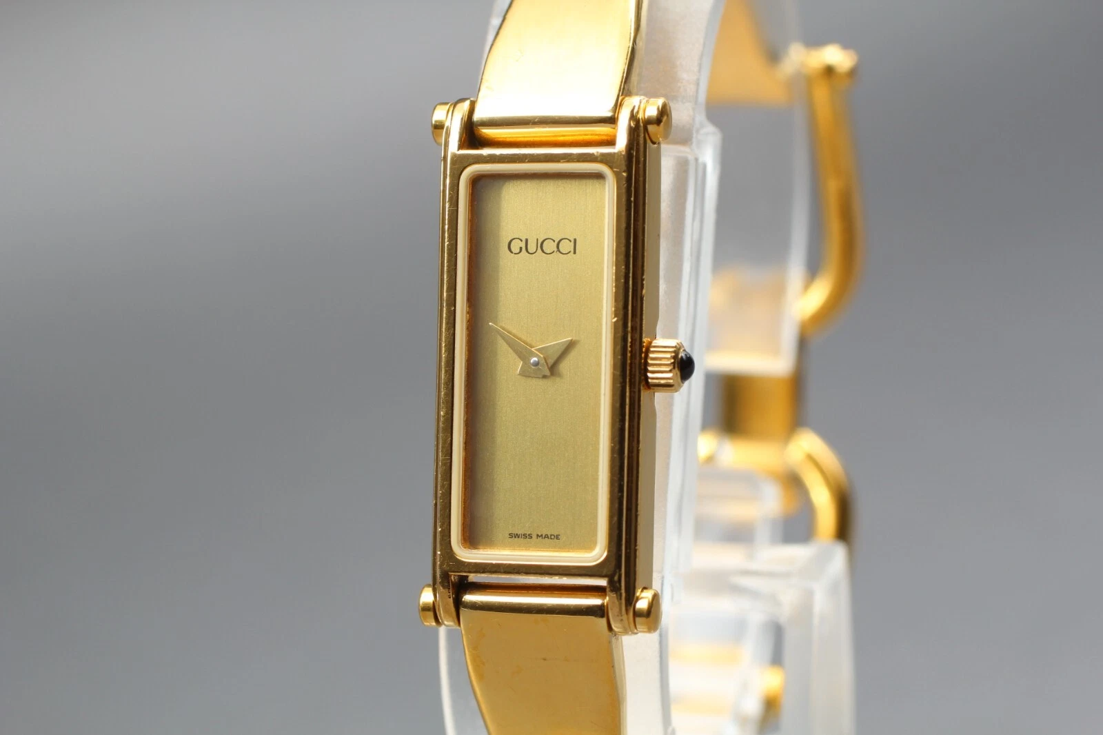 Montre femme vintage ?Presque comme neuve? Gucci 1500L cadran doré carré quartz JAPON