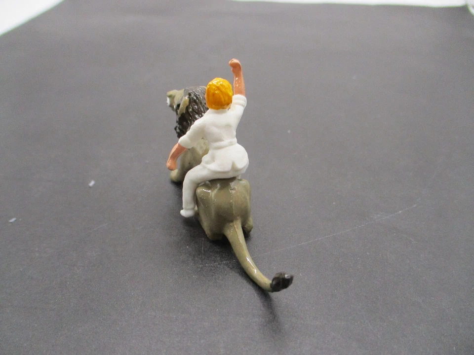 CORGI TOYS GS-7b  REPLACEMENT FIGURES  PAULA & CLARENCE THE CROSS-EYED LION ONLY - Image 3 of 4