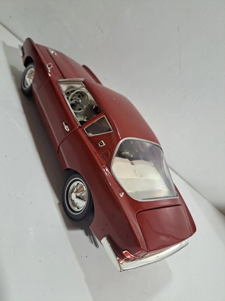 Signature Models 1:18 Die Cast 1963 Studebaker Advanti Classic Car - Image 2 of 4