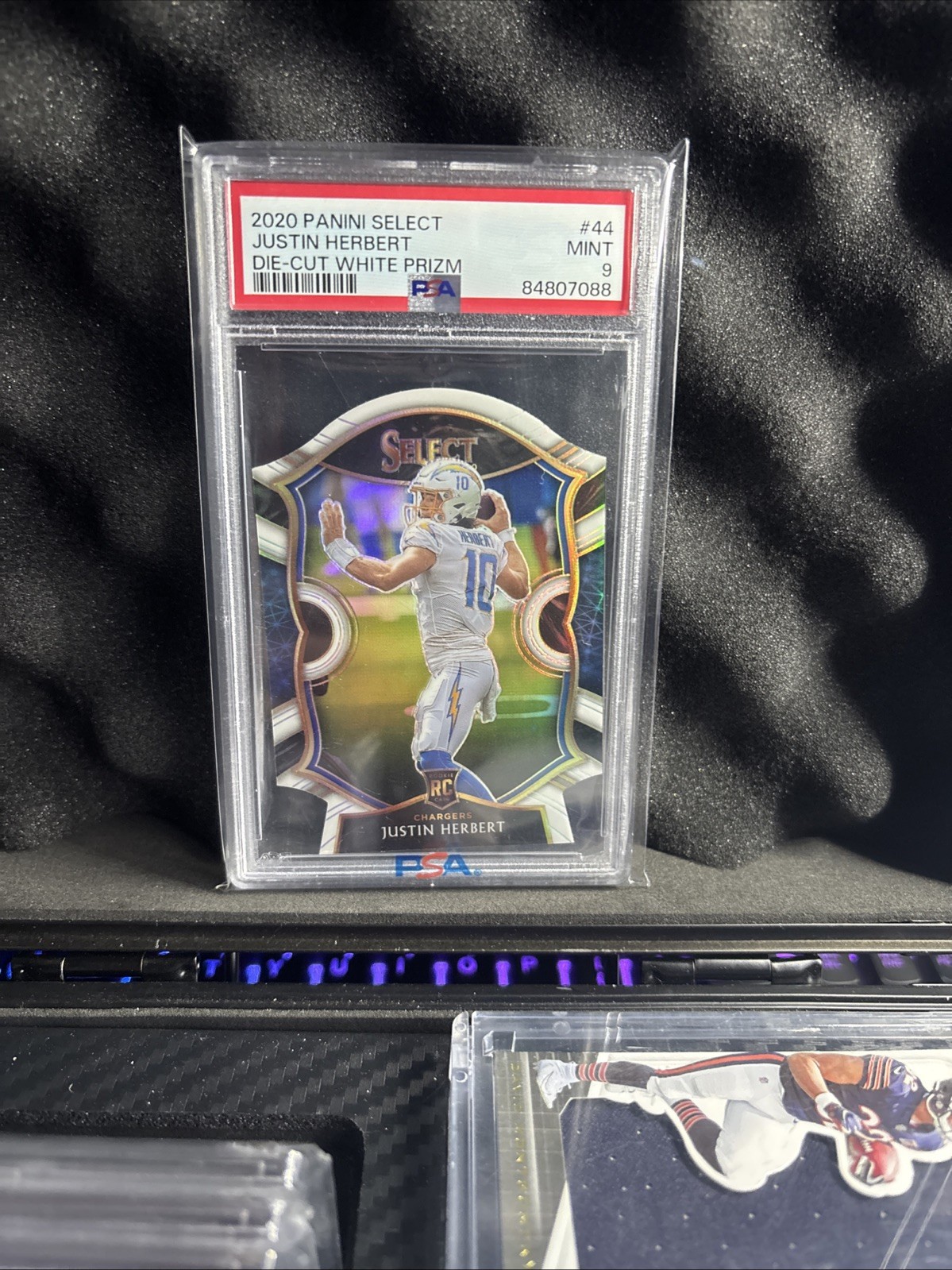 Justin Herbert 2020 Panini Select Rookie Die Cut White Prizm #44 PSA 9 Chargers