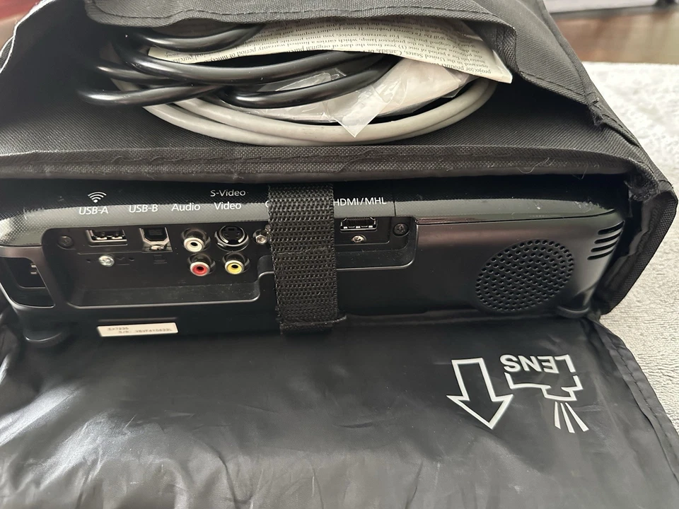 Epson EX7230 Pro/Ex7235 Pro Projector 3LCD WXGA 3000 Lumens /Power Cord  & Case - Image 2 of 4