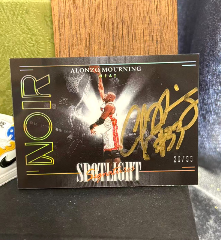 2023-24 Panini Noir Alonzo Mourning Spotlight Gold Auto 28/99 #33 Heat