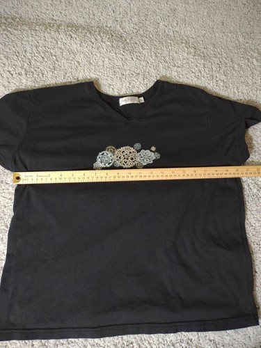XL Black Fresh Produce Girls Vneck Tshirt With Geometric Silver And White... - Picture 7 of 14