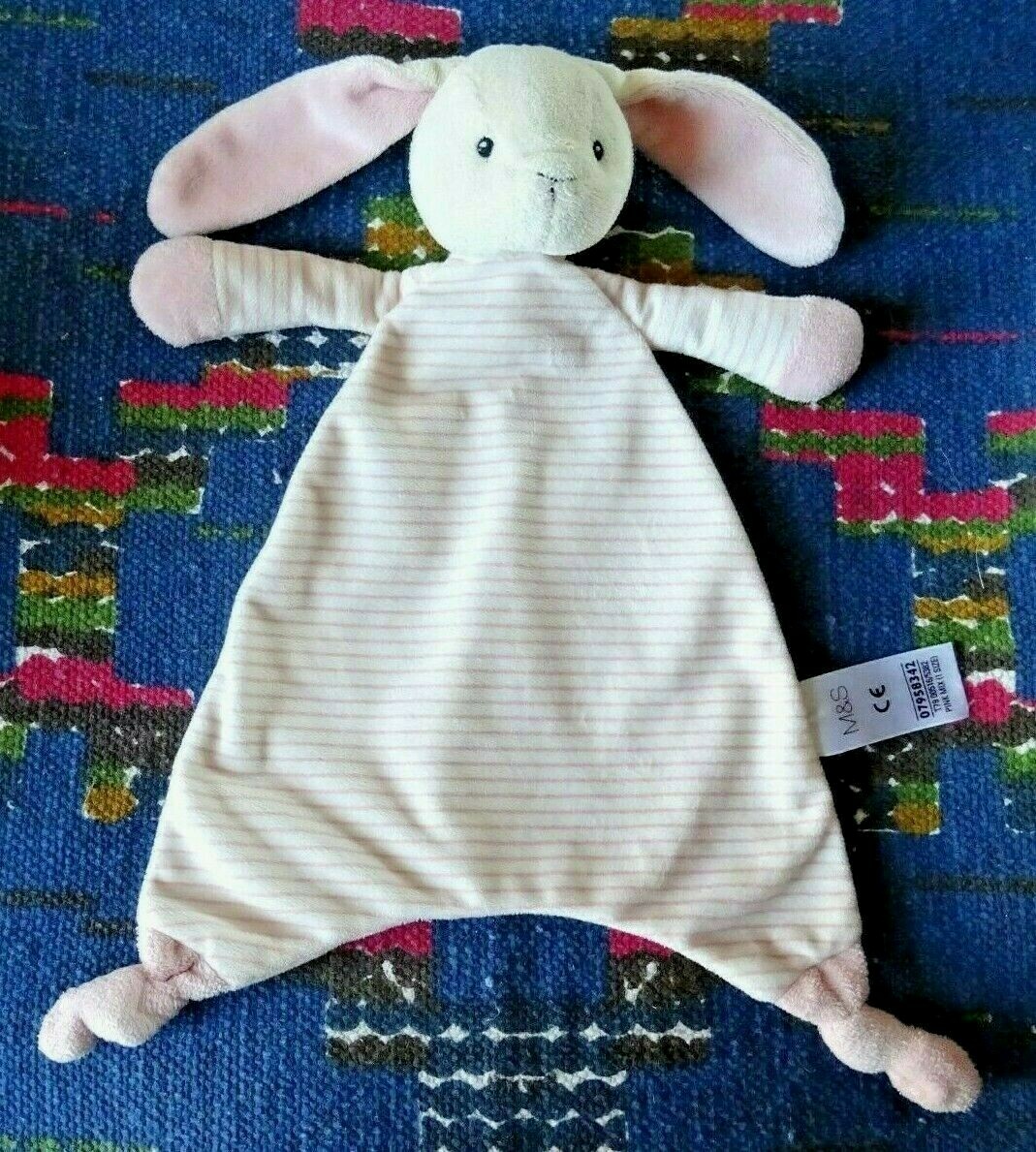 Doudou lapin rose M&S mouchoir de réconfort et de tendresse infini pour bébé