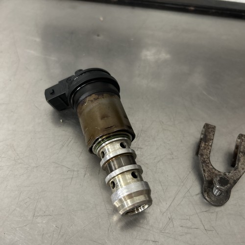BMW E46 3 series N42 N45 N46 - Camshaft Cam Vanos VVT Oil Pressure Solenoid x1 Z - Picture 5 of 6