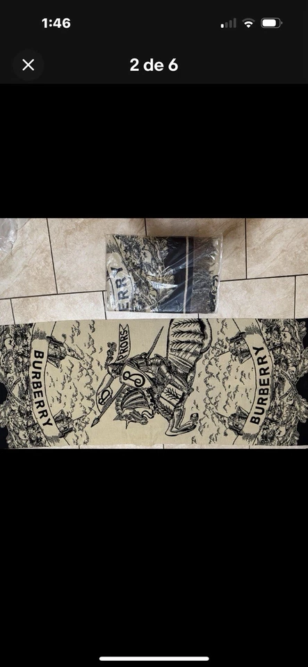 Bufanda ancha reversible de cachemir y seda Burberry con etiqueta Foto 2 de 4