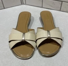 Coach And Four Aosta Wedge Sandal Putty White Leather Silver Accent Size 6.5