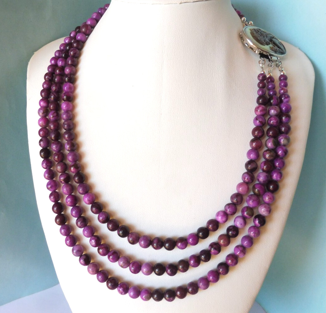 Collier Sugilite 3 Rangs en Perles 6mm et Camée : Sublimez Vos Tenues de Soirée