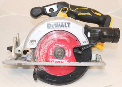 DEWALT 20V MAX XR 6-1/2in Brushless Circular Saw DCS565