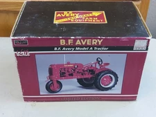 SPECCAST 1:16 SCALE B.F. AVERY MODEL A TRACTOR LIMITED EDITION IN BOX RESIN