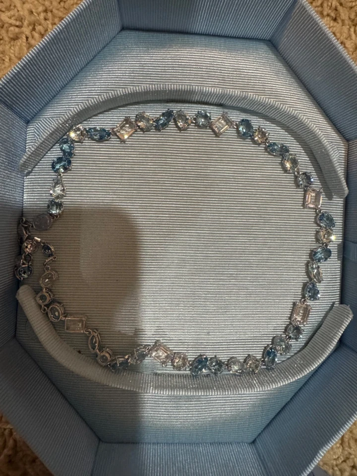 Nuevo Collar, Brazalete y Pendientes Perforados Swarvoski Colección Gema Azul Foto 2 de 4